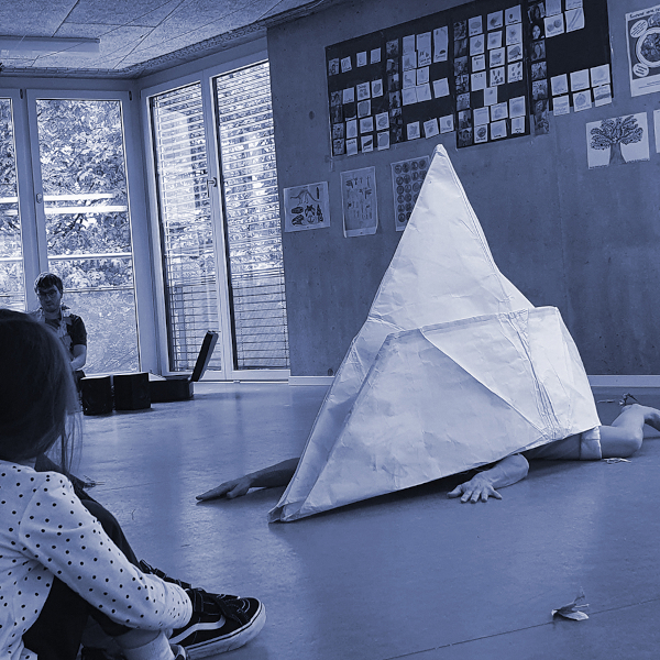 Spectacle OrigamiiiZ  © En Cie d_Eux_s