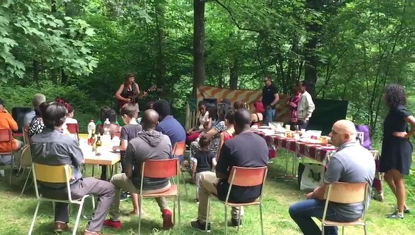Image média: Sous les arbres de Valmont