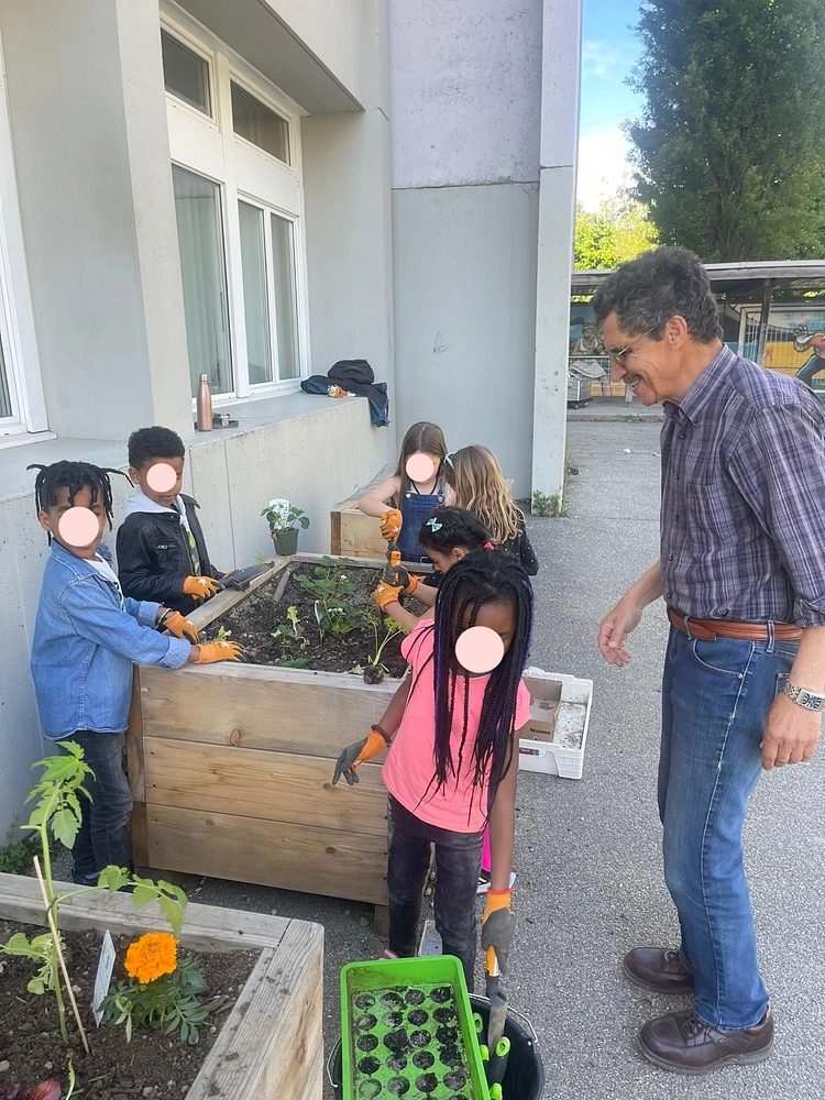Media picture: A green courtyard at Les Petits Cailloux: learn, play, and grow in the heart of nature in Praz-Séchaud!