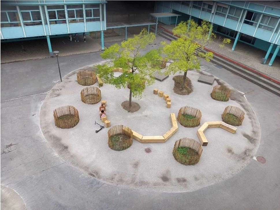 Image média: Cour d&#39;école du collège de Coteau-Fleuri