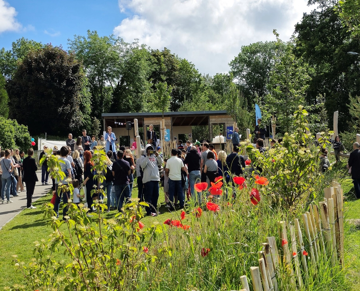 Image média: Cour d&#39;école du collège du Devin