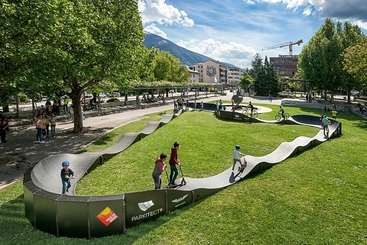 Image média: Installation d'une piste de Pumptrack à Ouchy.