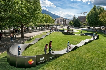 Installation d'une piste de Pumptrack à Ouchy.